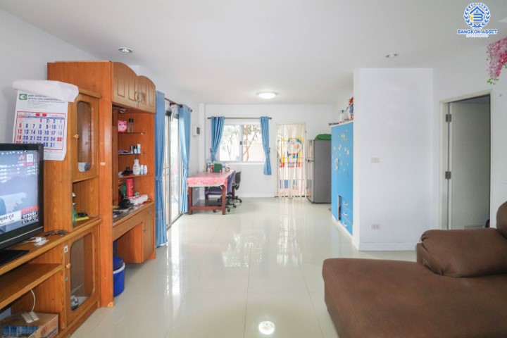 *****ทาวน์เฮ้าส์มือสองย่านนนทบุรี ม.มิตรอารีย์2 บางกรวย-ไทรน้อย หลังมุมพื้นที่เยอะ! บนเนื้อที่มากถึง 33.1 ตร.ว. ฟังก์ชัน 3 ห้องนอน 2ห้องน้ำ 2 ที่จอดรถ สภาพสวยมาก น่าอยู่สุดๆ ใกล้ถ.กาญจนาภิเษก และรถไฟฟ้าสายสีม่วง "สถานีคลองบางไผ่"